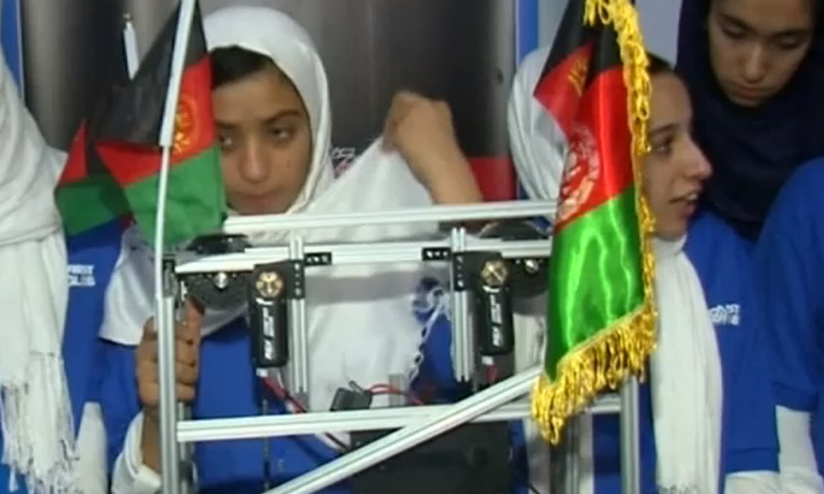 Pelajar Perempuan Afganistan Ikuti Kompetisi Robot di AS