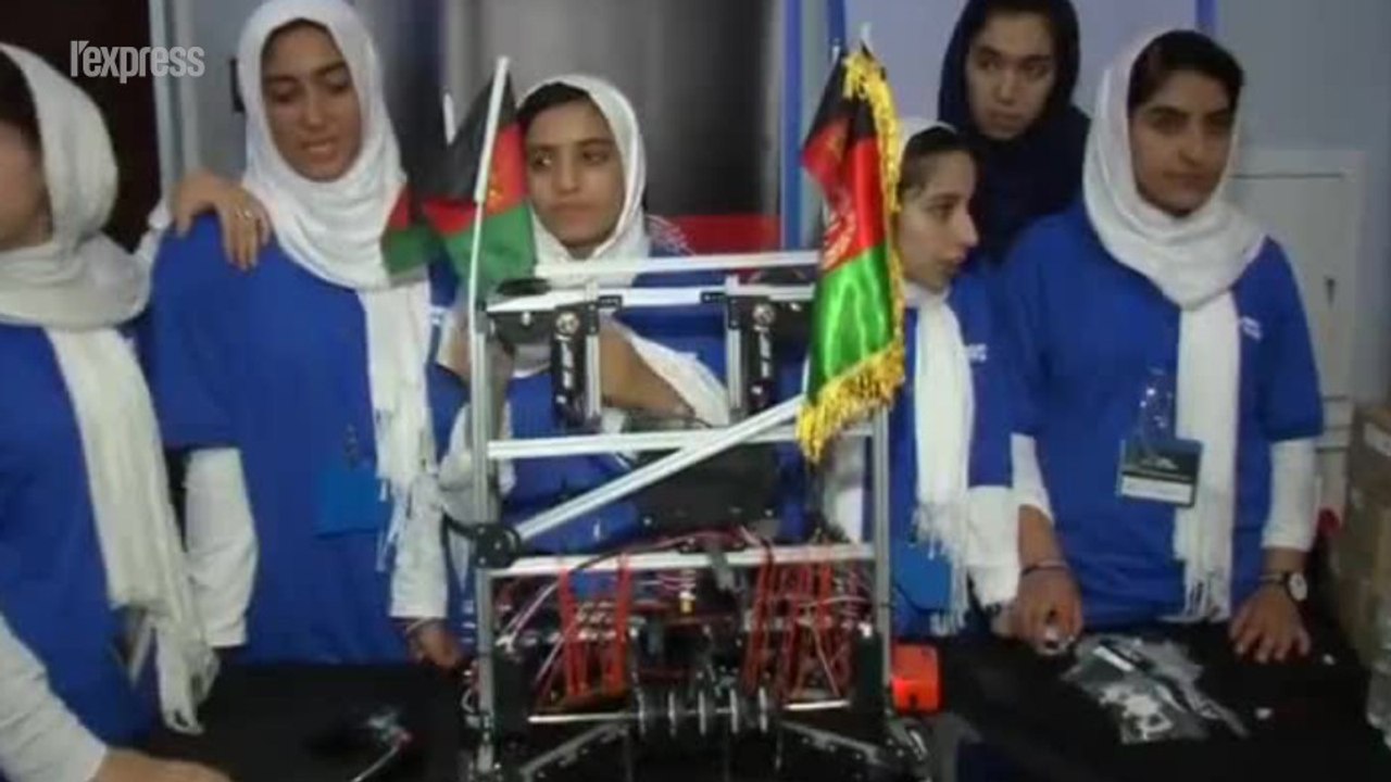 Six jeunes afghanes présentent leur robot aux États-Unis