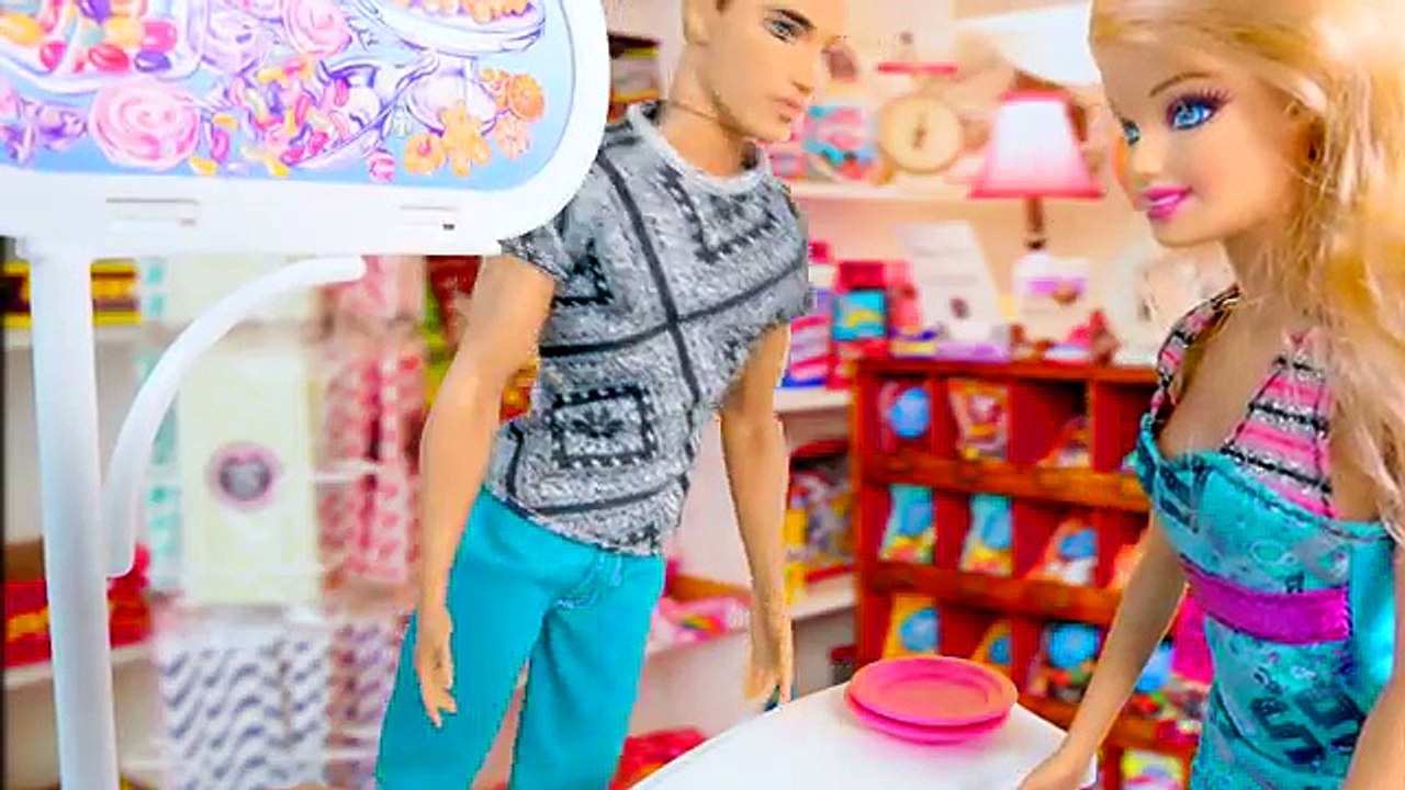 Poupées mode mode gelé reine jouet déballage vente avec Barbie machine playset disney elsa