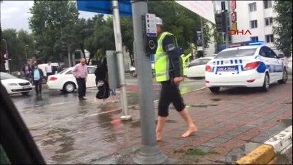 Vatan Caddesi'nde Yağış Etkili Oldu