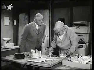 Margaret Rutherford als Miss Marple