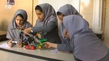 Afgan kızlar robotlarıyla meydan okuyor