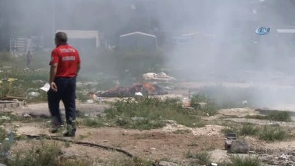 Suriyeliler Çadırlarını Yakıp Taşındı