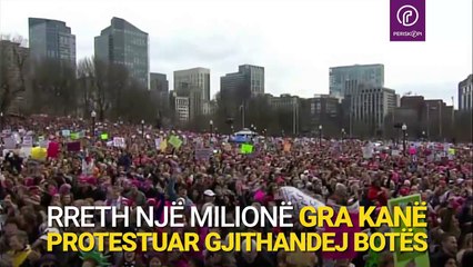 Befason John Kerry, përkrahë gratë, proteston kundër Donald Trump