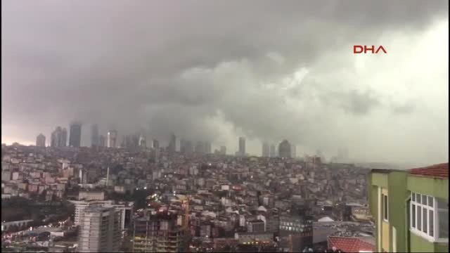 Istanbul'un Üstünü Kaplayan Yağmur Bulutları