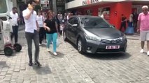 Trabzon CHP Milletvekili Pekşen Kaymakamlık Aracının Caddeye Park Edilmesine Tepki Gösterdi