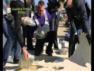 DROGE ME SKAF ARRESTOHEN DY SHQIPTARE ME 250 KG MARJUANE NE BRINDIZI LAJM