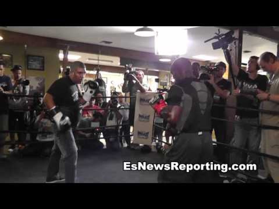 tim bradley on the mitts