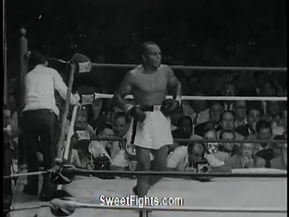 Ezzard Charles fights Jersey Joe Walcott İ