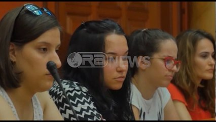 Ora News – Veliaj jep çertifikata për vullnetarët që kanë ndihmuar në situata të vështira
