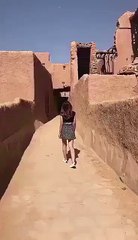 Une jeune femme saoudienne risque gros pour s'être baladée... en jupe et en t-shirt ! - Regardez