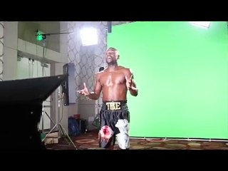 Mayweather Responding to McGregor Saying He Can't Read