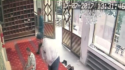 Camiden Ayakkabı Hırsızlığı Iddiası