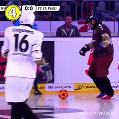 And now comes a new modality that is a brilliant! ... Football on the ice !.