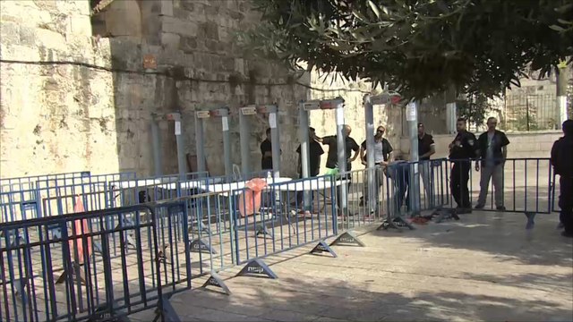 مستوطنون يقتحمون باحات المسجد الأقصى