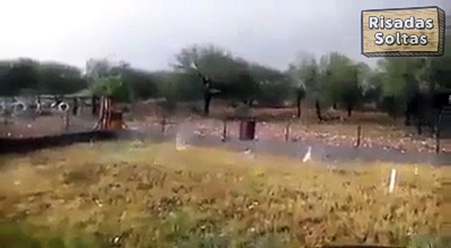 Bolas de granizo grandes caem em Espanha, provocam danos e matam animais