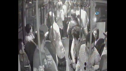 Halk otobüsü savaş alanına döndü...Tekmeler, yumruklar havada uçuştu