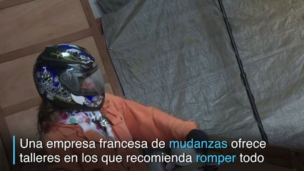 Un taller antiestrés en Francia donde romper todo está permitido