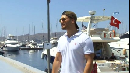 Kıvanç Tatlıtuğ ve Çağatay Ulusoy Bir An Olsun Ayrılmıyor