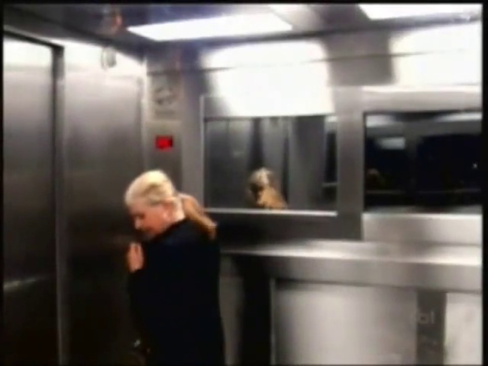 So crazy elevator prank.. Your worst nightare