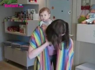 Porter bébé en écharpe dans le dos