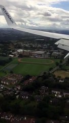 Atterrissage très violent pour cet avion Ryanair qui se pose sur l'aéroport de Leeds