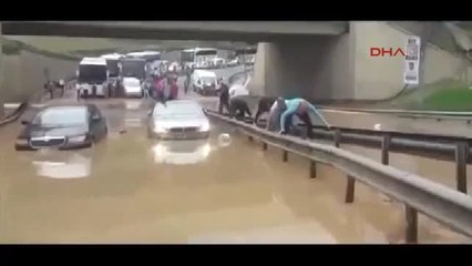 Otogar Girişinde Ilginç Görüntü