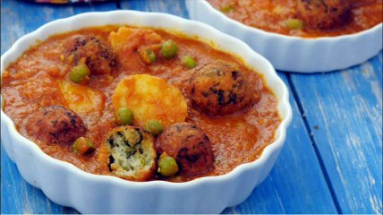 Bread Koftas In Pumpkin Curry