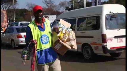 Zimbabuenses son expulsados a la economía informal, tras la grave situación económica