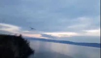 Un avion de tourisme est tombé dans les eaux du lac Baïkal, dans le sud de la Sibérie, filmé par des touristes sidérés