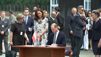 Polonia: William e Kate visitano l'ex lager di Stutthof