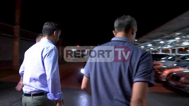 Report TV - Mbërrin në aeroportin e Rinasit trajneri i ri i kombëtares Panucci