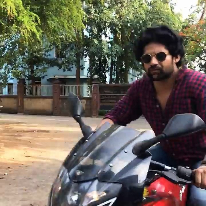 Ji haan, ye hai khalnayak | 2 Foreigners In Bollywood