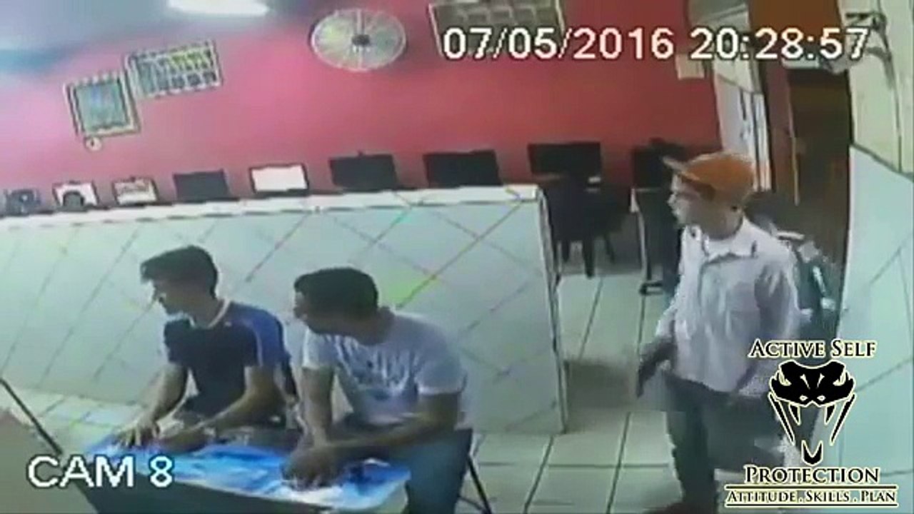 Armed Robbers Try to Take Cop s Gun