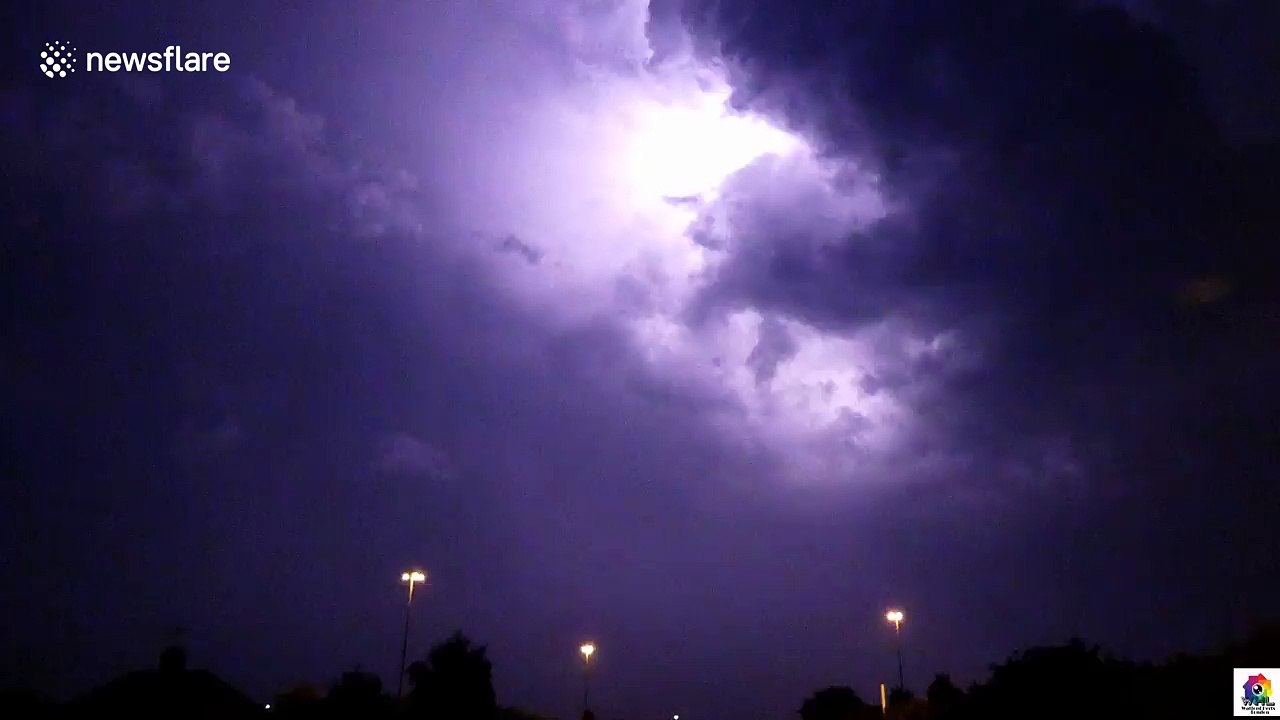 Dramatic lightning strikes near London