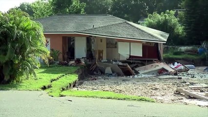 A sinkhole swallows 2 houses in Florida
