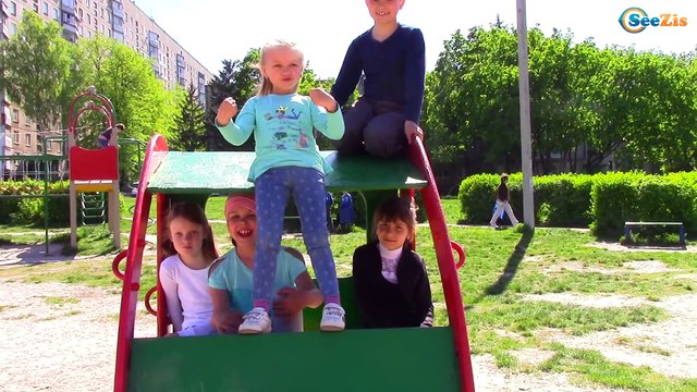 Кукла Беби Бон с Коляской на самой страшной и необычной детской площадке в городе Едем с Горки