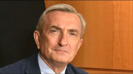 "Tout ce qu'a dit et fait Emmanuel Macron apparaît aujourd'hui comme une mascarade"