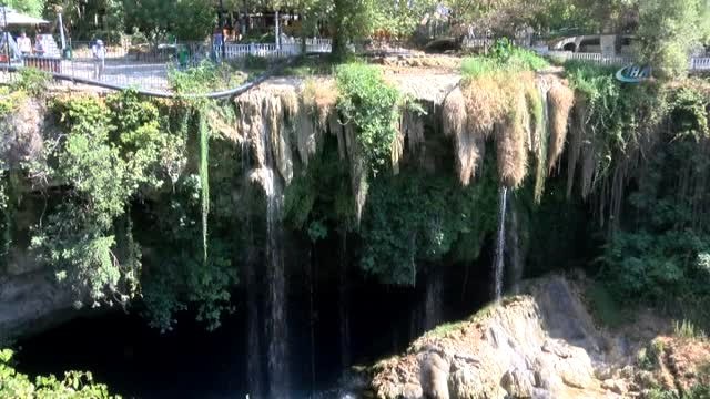 Kuruyan Düden Şelalesi Suya Kavuştu