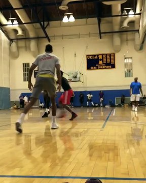 Carmelo Anthony, Kyrie Irving et Jimmy Butler s'affrontent lors d'un pickup game