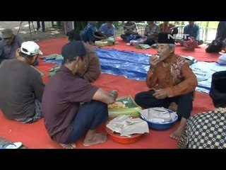 NET12 - Boneka bayi sebagai sesajen di ritual bersih desa di Kediri