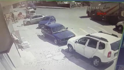 Yol Çöktü, Beton Kamyonu Içine Böyle Düştü