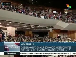 Gob. venezolano reconoce a estudiantes con alto rendimiento académico