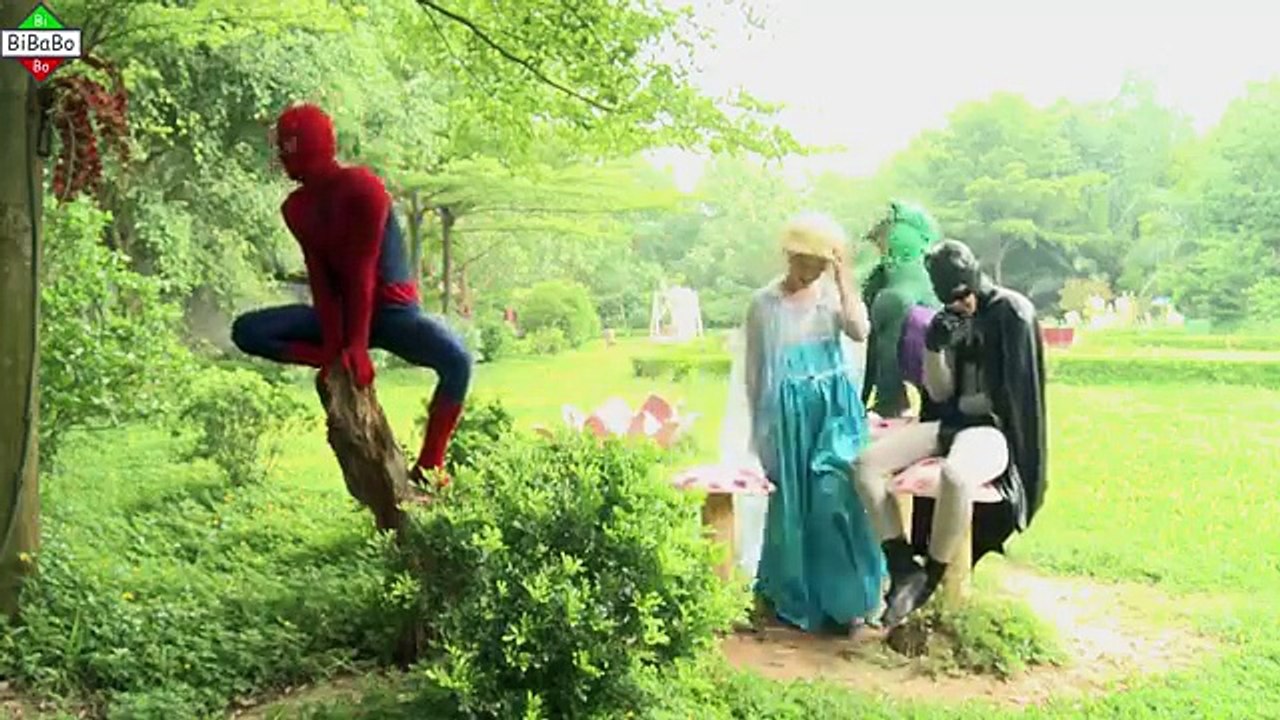 Amérique et capitaine gelé fille amour la magie Magie homme araignée histoire contre sorcière Elsa super joker