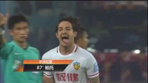 Pato faz dois belos gols em vitória sobre time de Hulk na China; assista