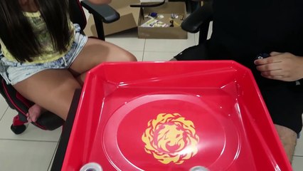NAMORADO vs NAMORADA !! Campeonato de beyblade divertido !!