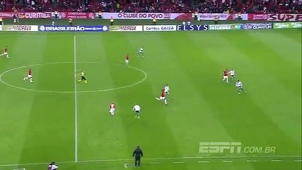 VÍDEO Sério candidato a golo polémico do ano: no Brasil, marcado por um ex-Braga