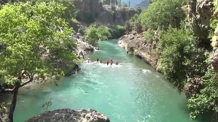 Sıcaktan Bunalanlar Küp Şelaleri'nde Serinliyor