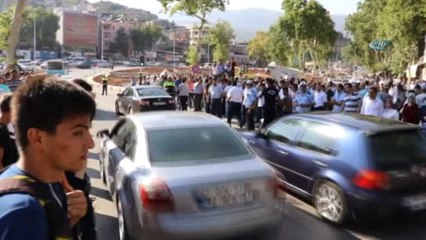 Esnaf Kepenk Kapatıp Yol Kesti