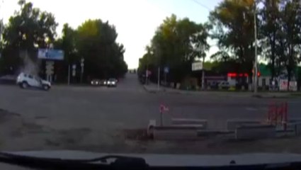 Motosikletiyle Aşırı Hız Yapan Genç Otomobille Kafa Kafaya Çarpışarak Can Verdi